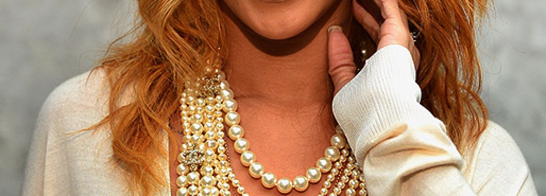 Rihanna vai a desfile da Chanel com tudo à mostra, inclusive o piercing no mamilo 1