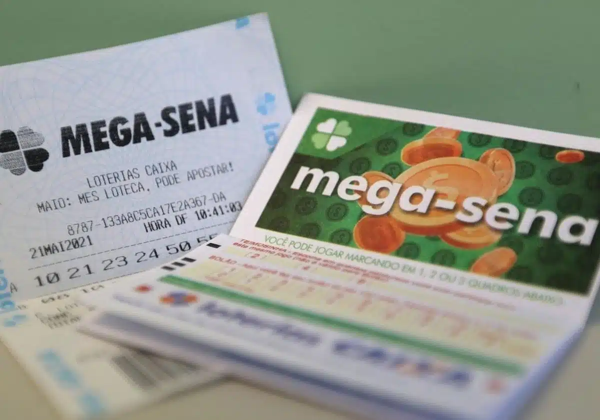 Foto mostra cartela de apostas da Mega-Sena.