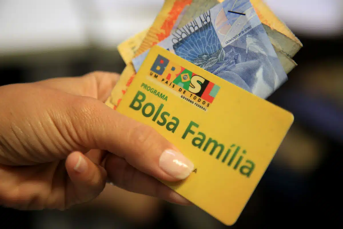Governo dá comunicado urgente aos beneficiários do Bolsa Família