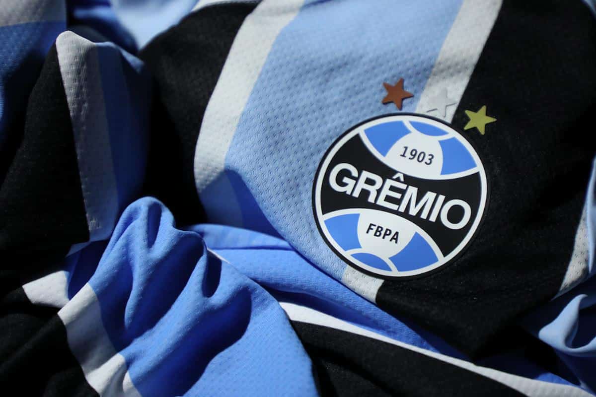 Foto mostra a camisa do Grêmio.