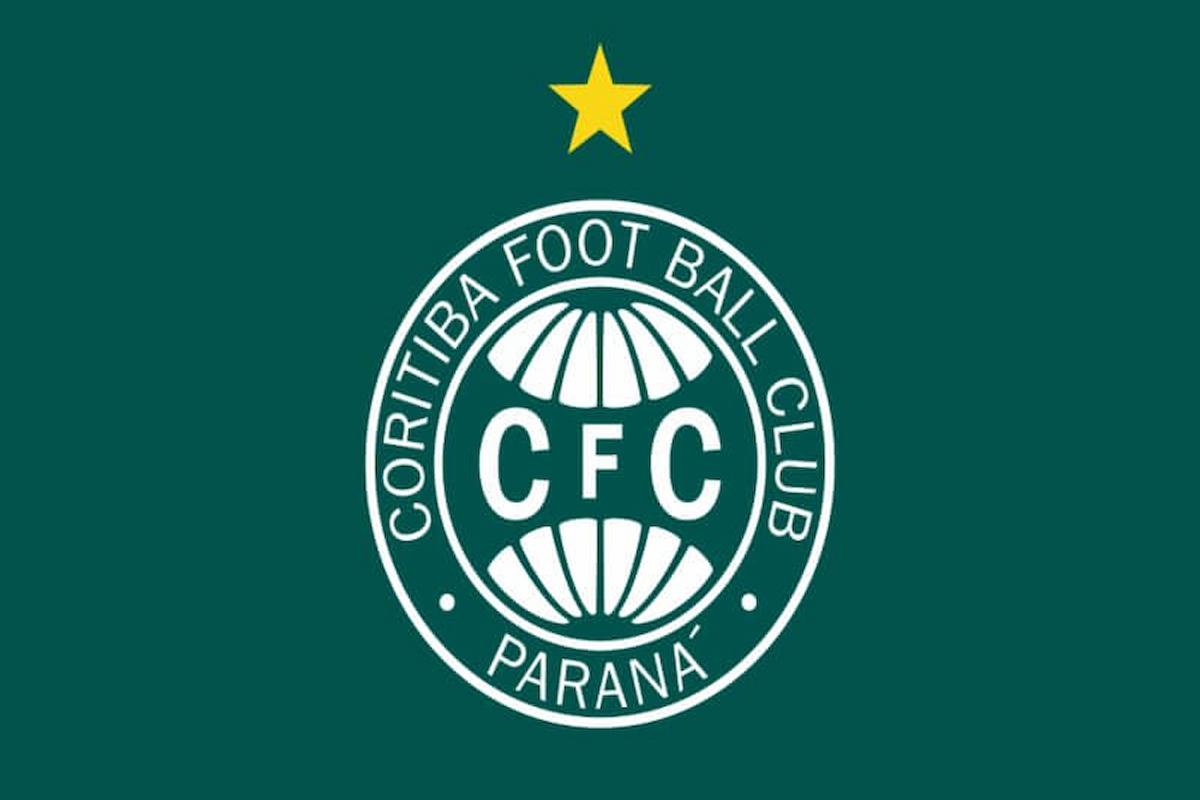 Foto mostra a bandeira do clube Coritiba.