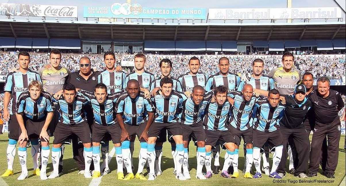 Foto mostra a equipe de Edilson em sua época no Grêmio, em 2010.