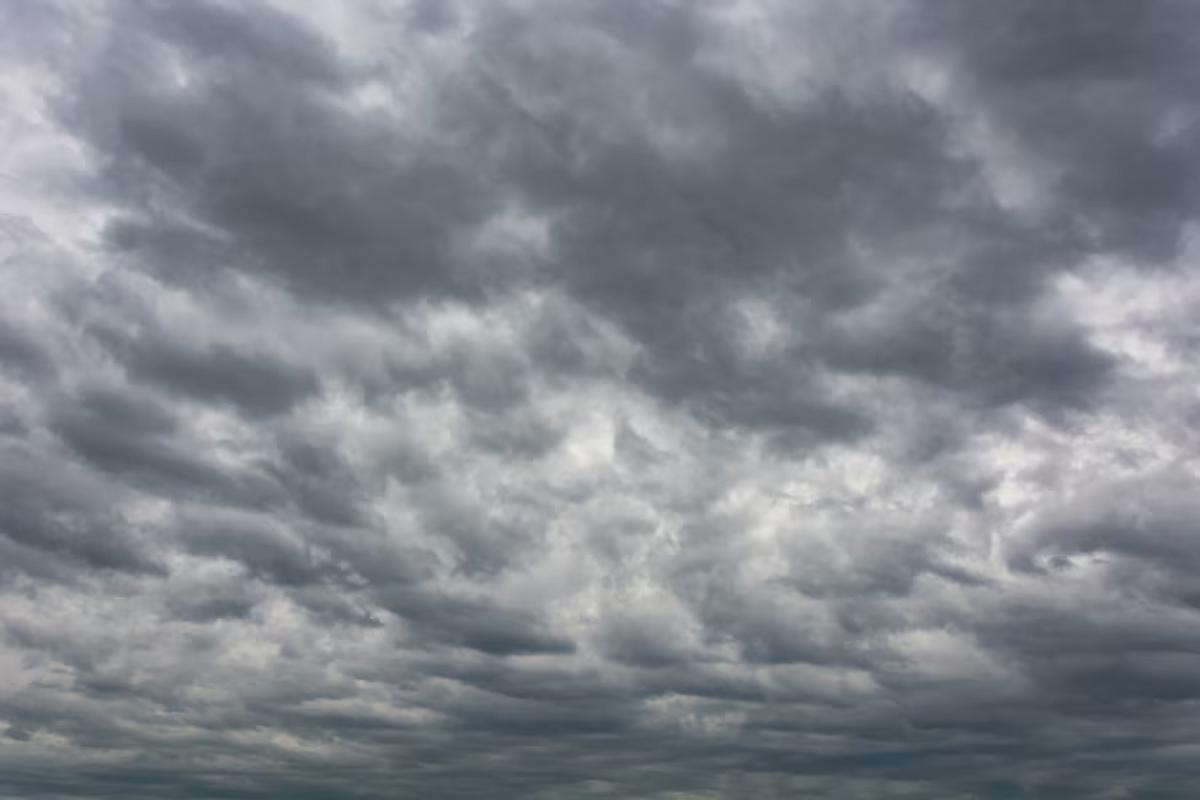 Foto mostra nuvens nubladas no céu. Imagem ilustrativa dos efeitos do fenômeno que atinge o Rio Grande do Sul nesta semana.