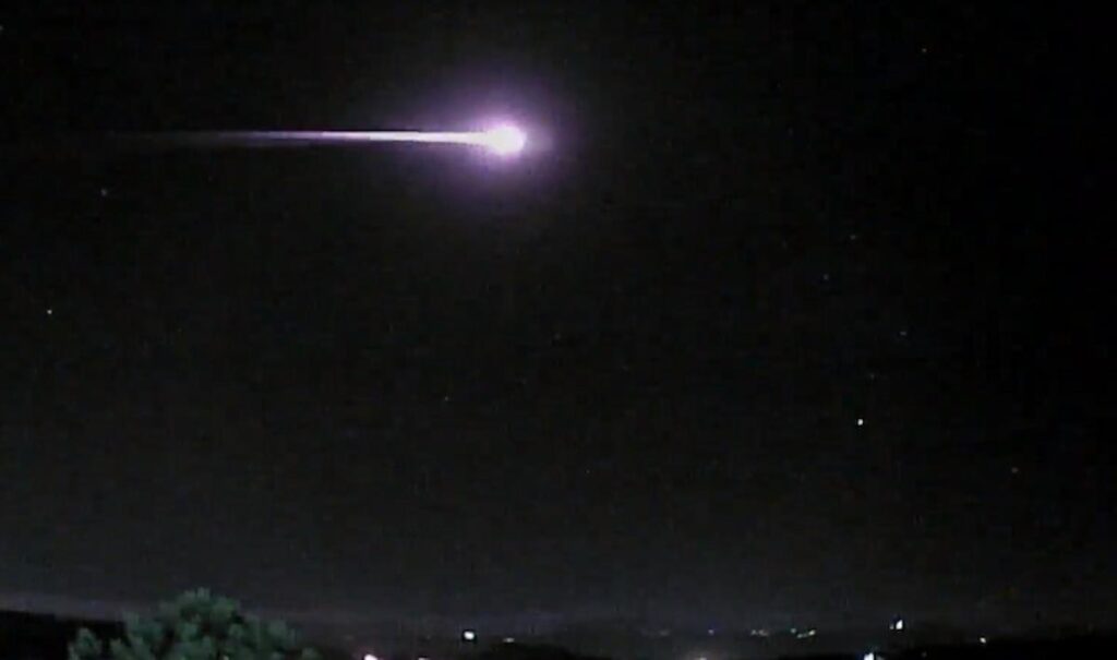 Random Luminoso VÍDEO: Fenômeno luminoso é registrado no céu do RS e chama atenção ...