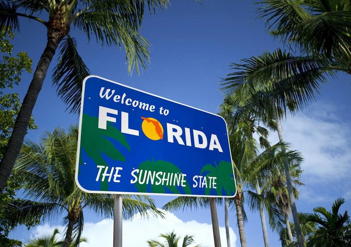 Foto mostra placa do estado da Flórida, nos Estados Unidos.