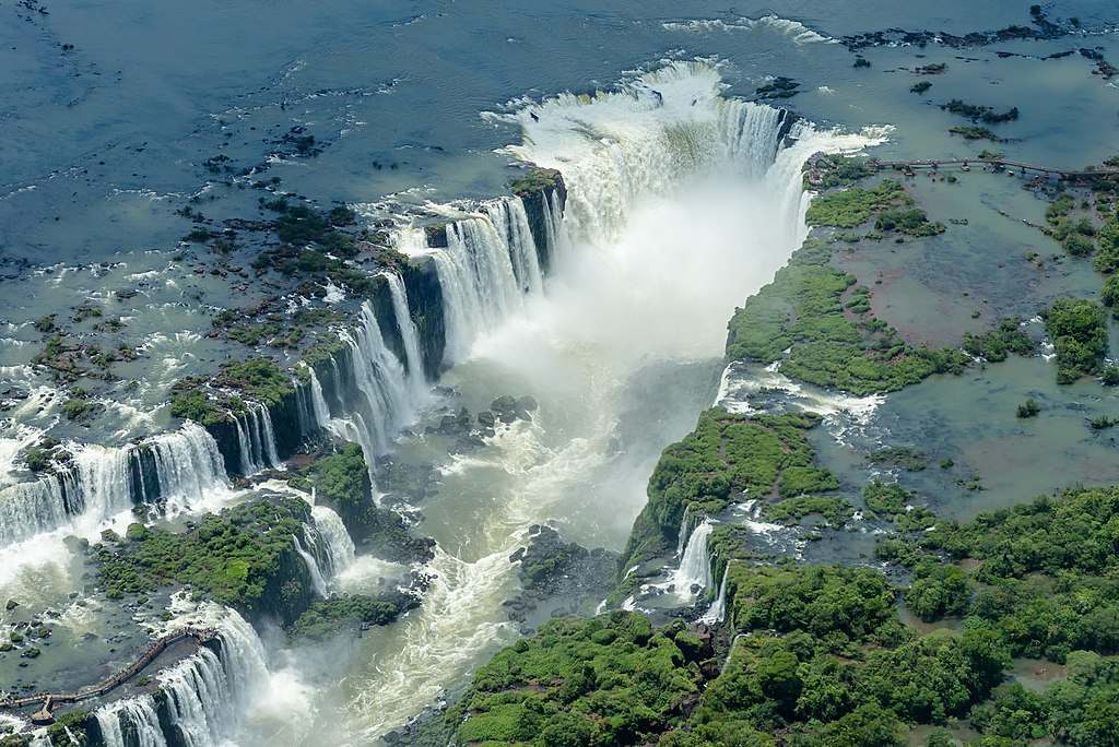 As Cataratas do Iguaçu, um dos principais pontos turísticos do Paraná