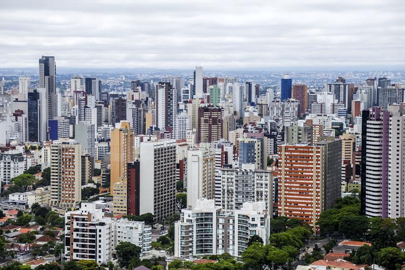 Foto mostra cidade de Curitiba, no Paraná