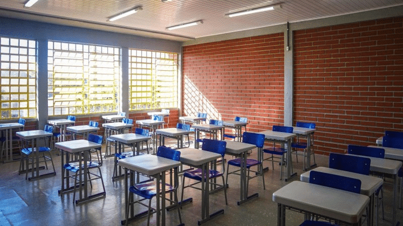 Imagem mostra interior de escola estadual no Rio Grande do Sul.