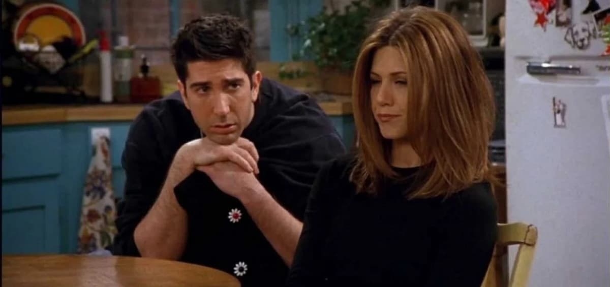 Imagem mostra personagens Rachel e Ross, de Friends, durante discussão.